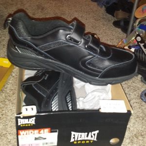 Black size 11 wide real leather men's sneakers